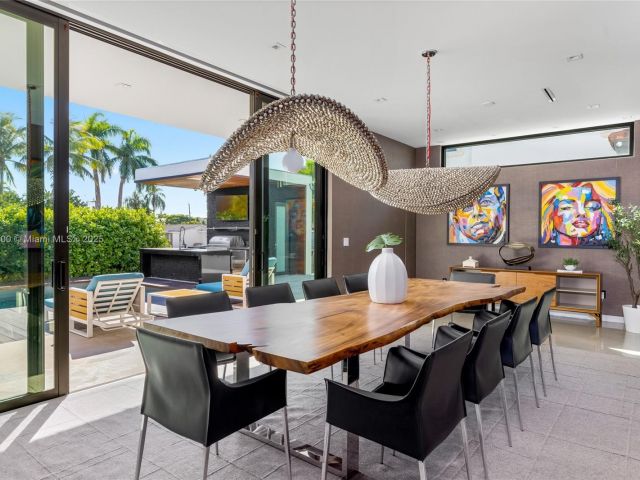 Продажа дома по адресу 17050 NE 35th Ave - фото 5858119