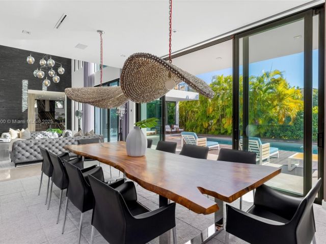 Продажа дома по адресу 17050 NE 35th Ave - фото 5858120