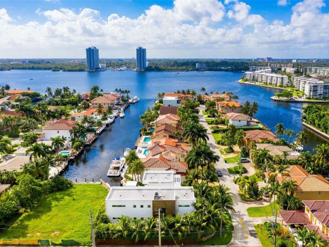 Продажа дома по адресу 17050 NE 35th Ave - фото 5858129