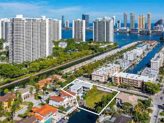 Продажа дома по адресу 17050 NE 35th Ave - фото 5858132