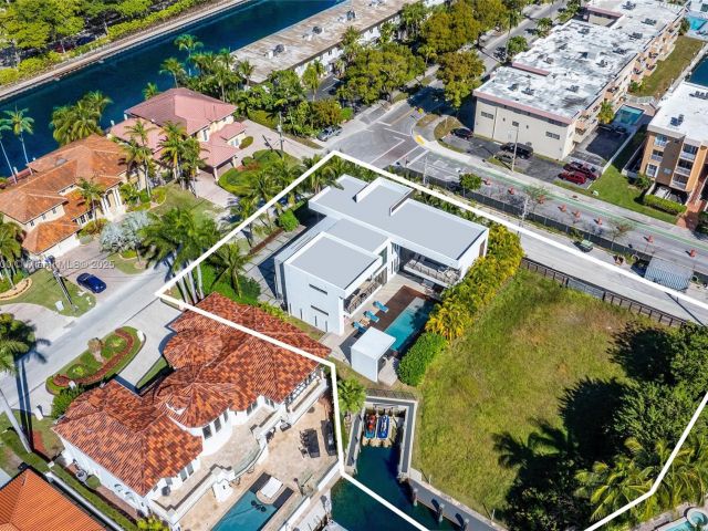 Продажа дома по адресу 17050 NE 35th Ave - фото 5858133