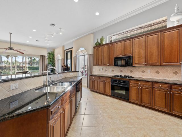 Продажа дома по адресу 10350 Terra Lago Drive - фото 5764637