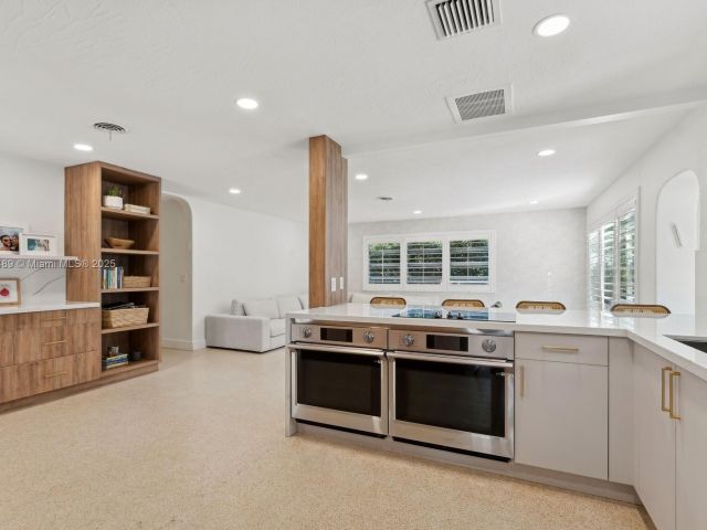 Продажа дома по адресу 951 Buchanan St - фото 5528490