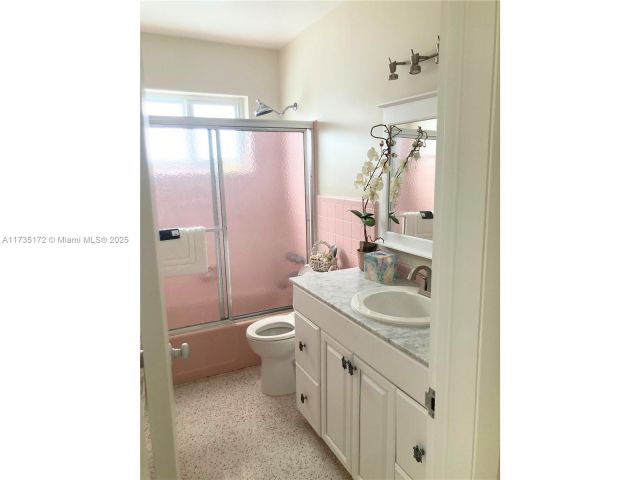 Дом в аренду по адресу 330 Van Buren St - фото 5769628