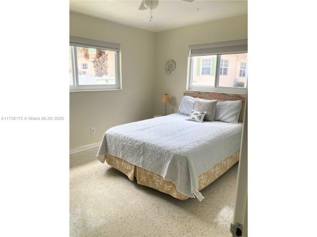 Дом в аренду по адресу 330 Van Buren St - фото 5769630