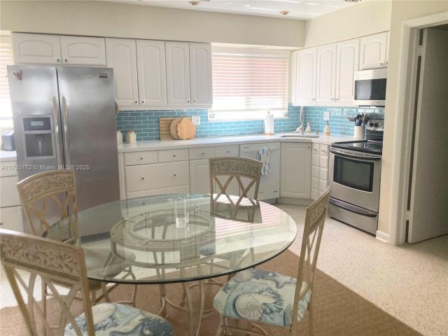 Дом в аренду по адресу 330 Van Buren St - фото 5769631