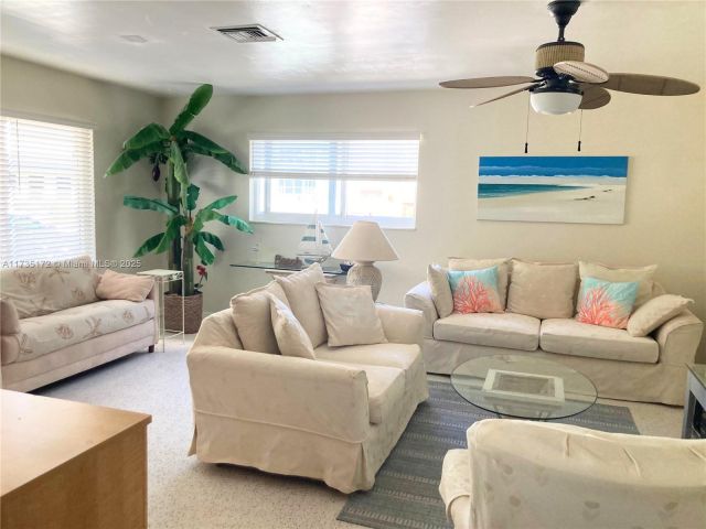 Дом в аренду по адресу 330 Van Buren St - фото 5769632