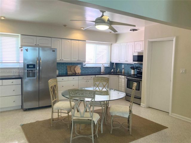 Дом в аренду по адресу 330 Van Buren St - фото 5769633