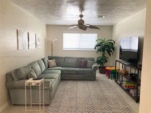 Дом в аренду по адресу 330 Van Buren St - фото 5769634