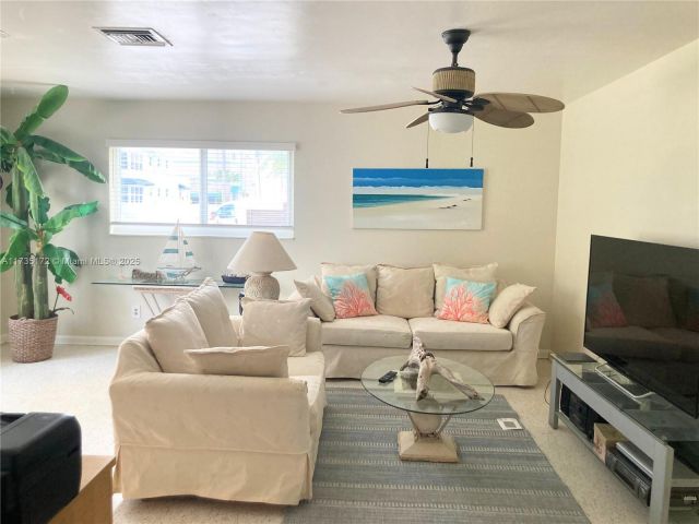 Дом в аренду по адресу 330 Van Buren St - фото 5769635