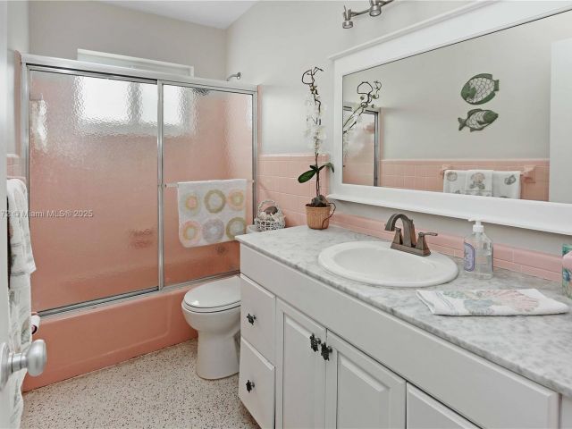 Дом в аренду по адресу 330 Van Buren St - фото 6243055