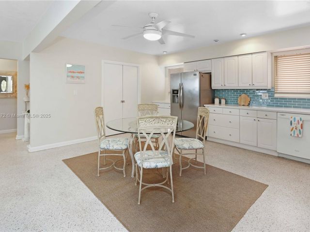 Дом в аренду по адресу 330 Van Buren St - фото 6243060