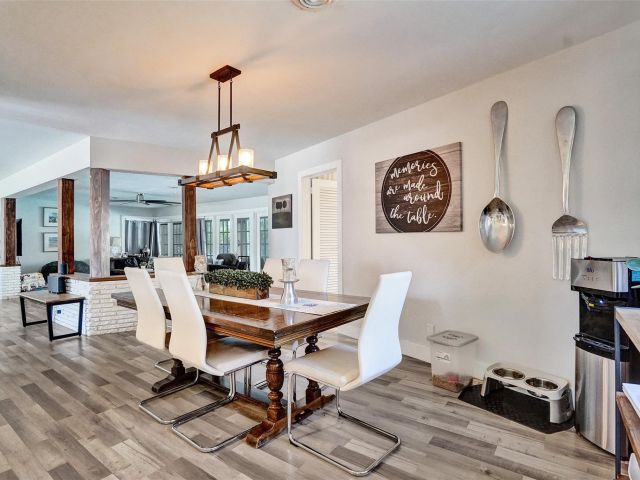 Продажа дома по адресу 1325 Middle River Dr - фото 5762345