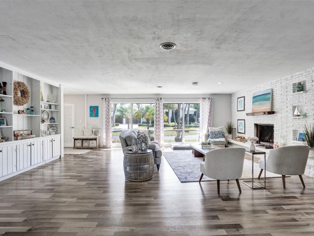 Продажа дома по адресу 1325 Middle River Dr - фото 5762350