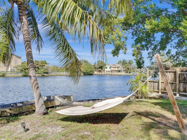 Продажа дома по адресу 1325 Middle River Dr - фото 5762355