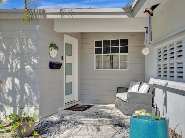 Продажа дома по адресу 1325 Middle River Dr - фото 5762361