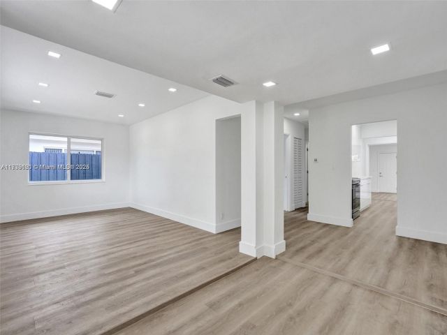 Продажа дома по адресу 1609 NW 7th Ter - фото 5816895