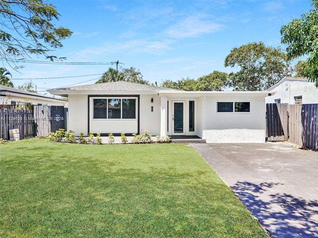 Продажа дома по адресу 1609 NW 7th Ter - фото 5816898