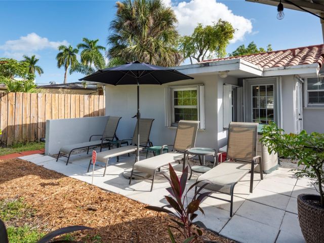 Дом в аренду по адресу 1541 NW 6th Ave - фото 5892536