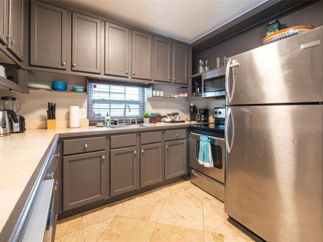 Дом в аренду по адресу 1541 NW 6th Ave - фото 5892540