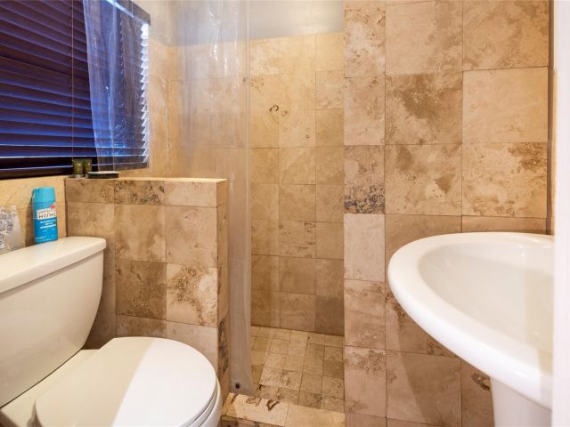 Дом в аренду по адресу 1541 NW 6th Ave - фото 5892541