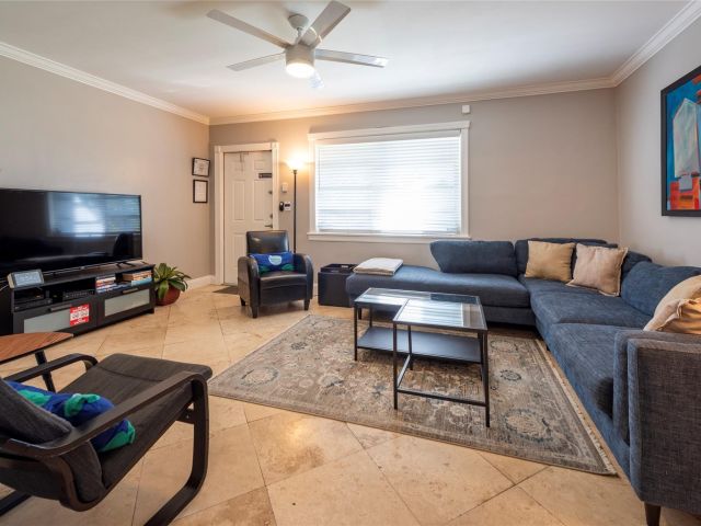 Дом в аренду по адресу 1541 NW 6th Ave - фото 5892543