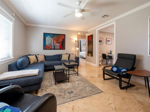 Дом в аренду по адресу 1541 NW 6th Ave - фото 5892544