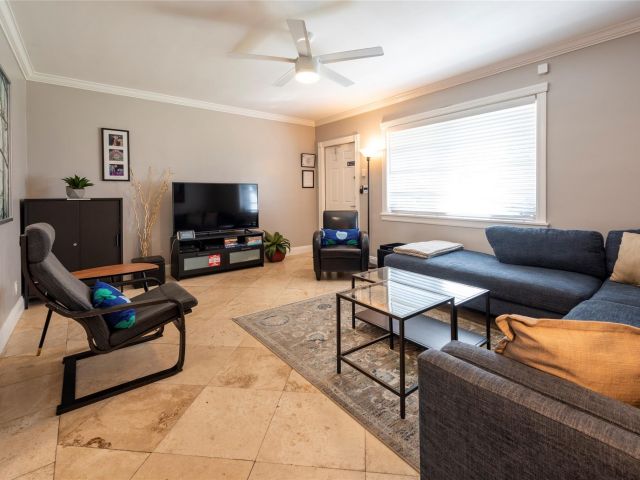 Дом в аренду по адресу 1541 NW 6th Ave - фото 5892546