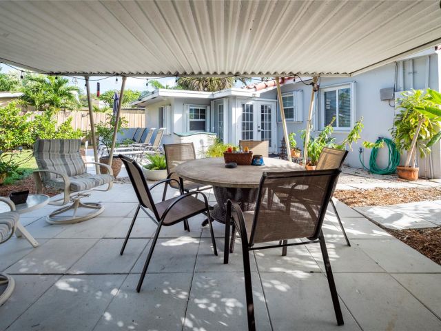 Дом в аренду по адресу 1541 NW 6th Ave - фото 5892552