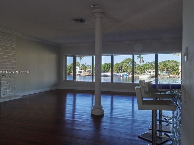 Дом в аренду по адресу 1223 Seminole Dr - фото 5569036