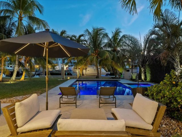 Продажа дома по адресу 2104 NE 124th St - фото 5534358