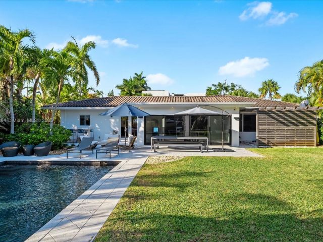 Продажа дома по адресу 2104 NE 124th St - фото 5534361