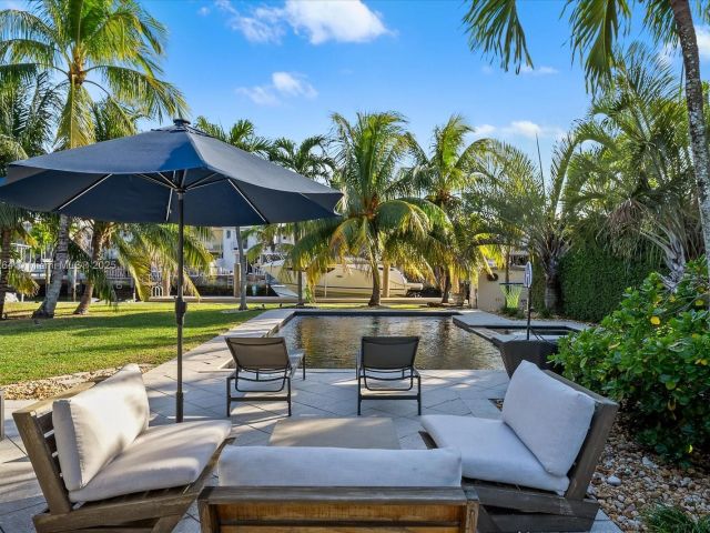 Продажа дома по адресу 2104 NE 124th St - фото 5534362