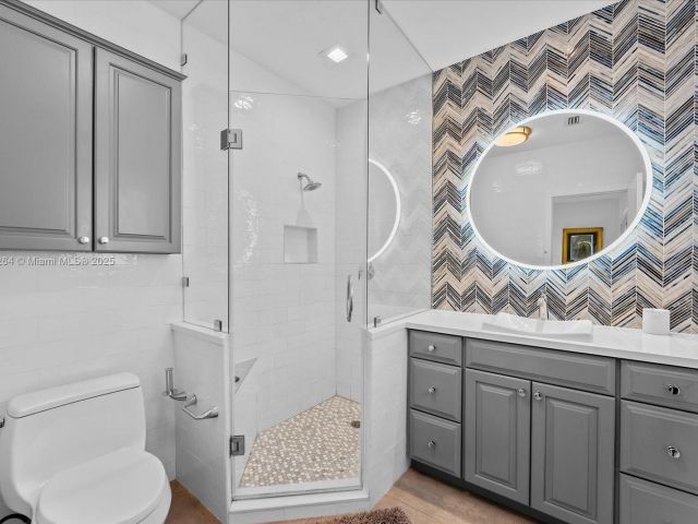 Продажа дома по адресу 2104 NE 124th St - фото 5534363