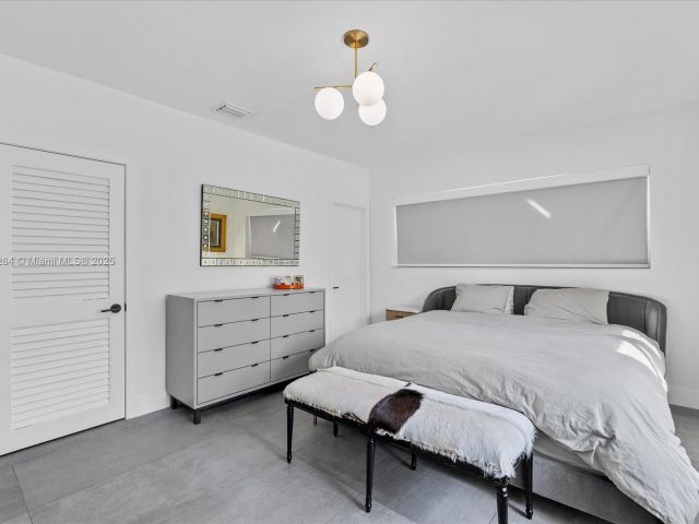 Продажа дома по адресу 2104 NE 124th St - фото 5534365