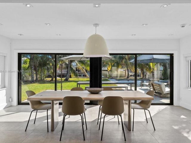 Продажа дома по адресу 2104 NE 124th St - фото 5534370