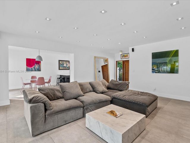 Продажа дома по адресу 2104 NE 124th St - фото 5534372