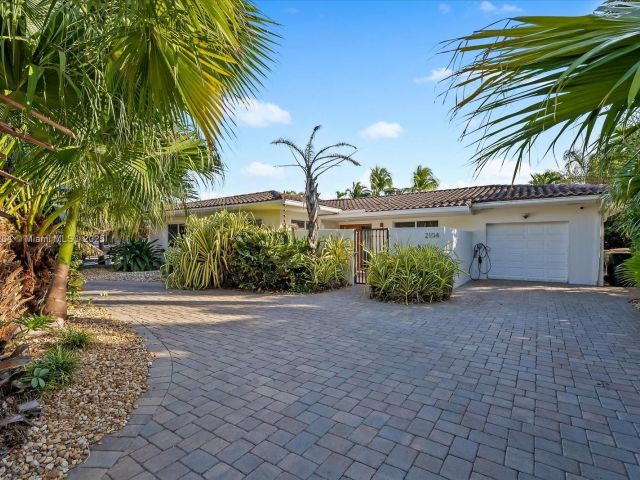 Продажа дома по адресу 2104 NE 124th St - фото 5534374