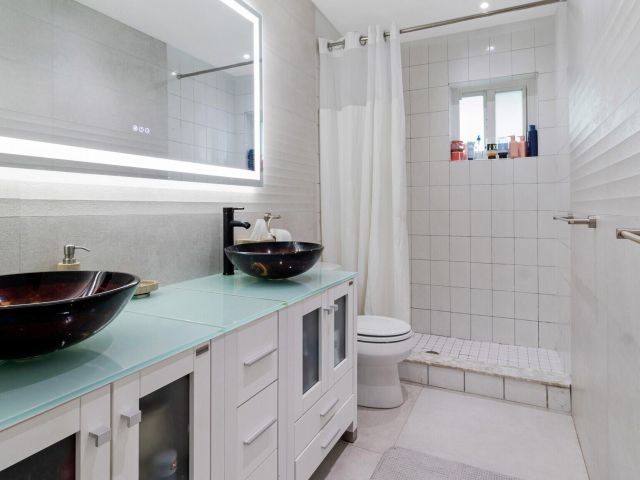 Продажа дома по адресу 2715 NE 23rd Court - фото 5542611