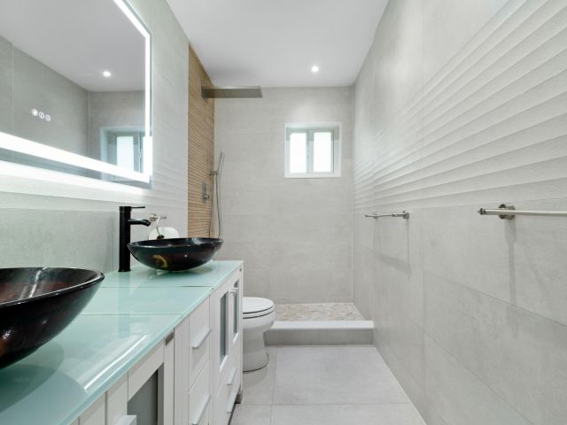 Продажа дома по адресу 2715 NE 23rd Court - фото 5542612