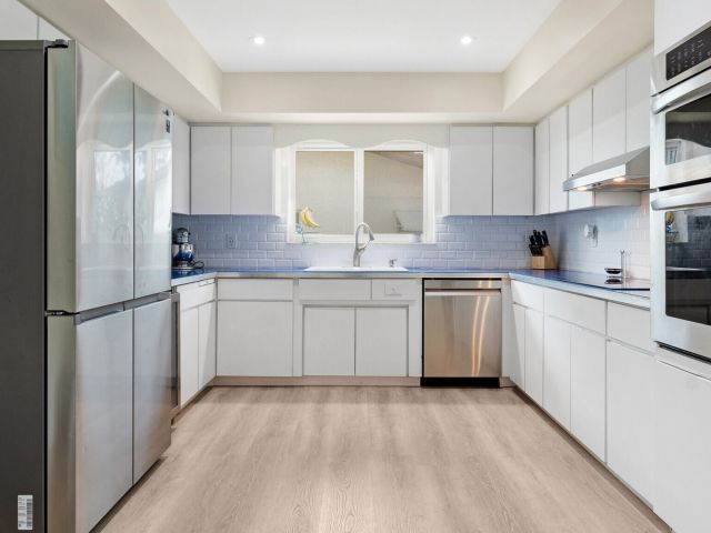 Продажа дома по адресу 2715 NE 23rd Court - фото 5542616