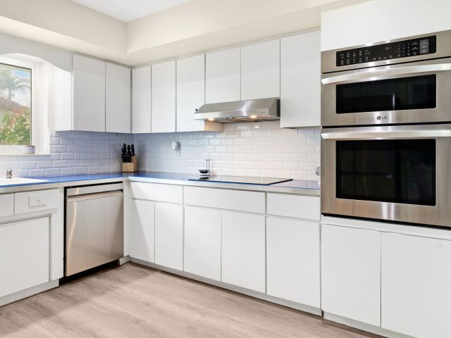 Продажа дома по адресу 2715 NE 23rd Court - фото 5542617