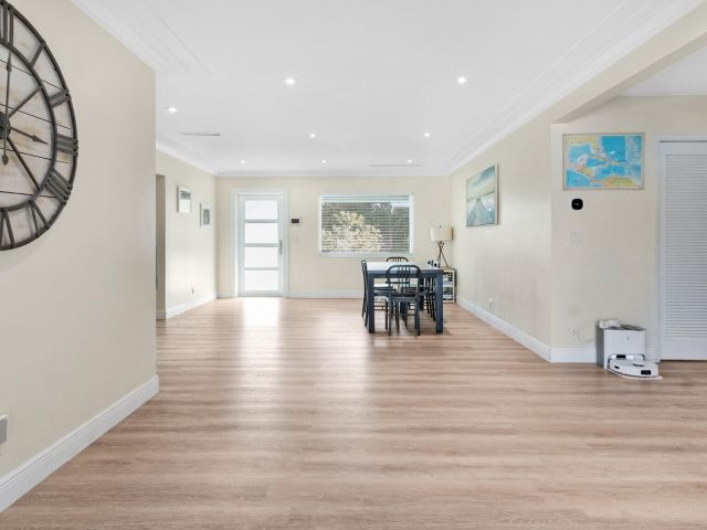 Продажа дома по адресу 2715 NE 23rd Court - фото 5542620