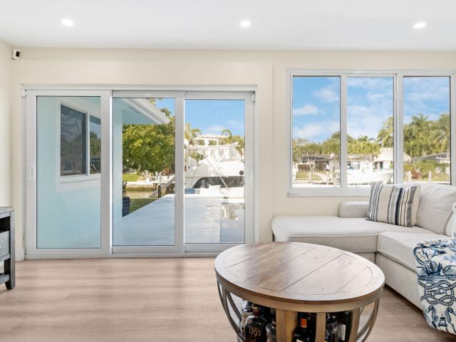 Продажа дома по адресу 2715 NE 23rd Court - фото 5542621