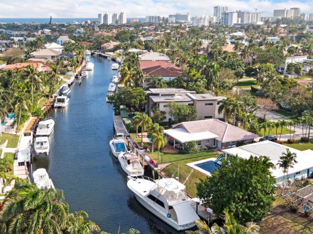 Продажа дома по адресу 2715 NE 23rd Court - фото 5542625