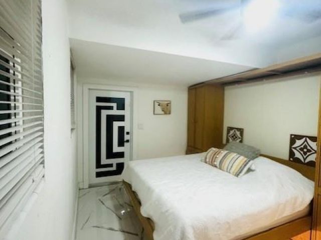 Продажа дома по адресу 1485 NE 57th Ct - фото 6118134