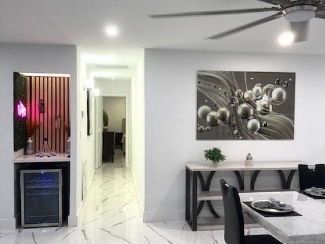 Продажа дома по адресу 1485 NE 57th Ct - фото 6118137