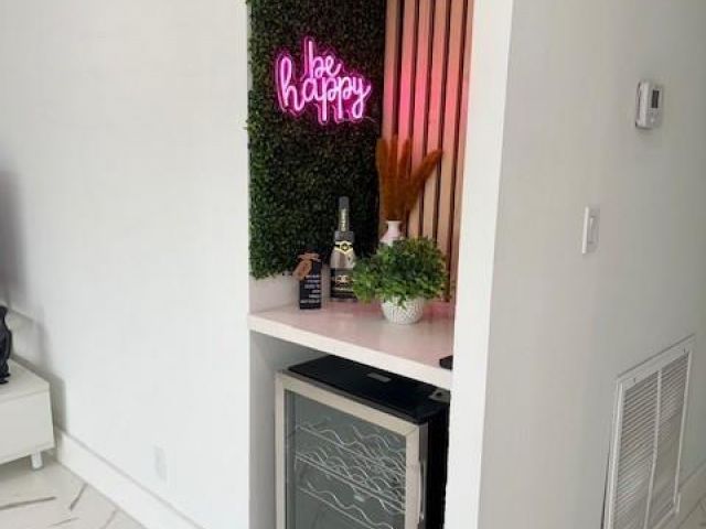 Продажа дома по адресу 1485 NE 57th Ct - фото 6118138