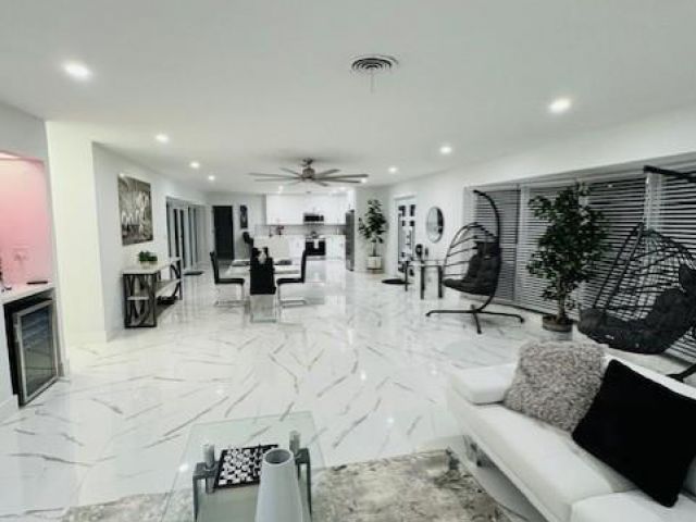 Продажа дома по адресу 1485 NE 57th Ct - фото 6118140