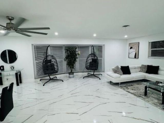 Продажа дома по адресу 1485 NE 57th Ct - фото 6118143